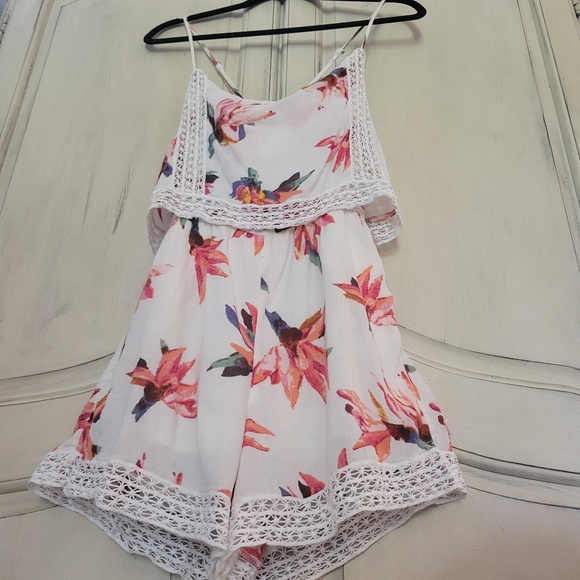 Abercrombie & Fitch Floral Crochet Lace Spaghetti Strap Mini Bib Romper *sz S* - Picture 8 of 16